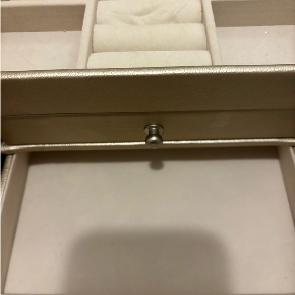 NEVER USED JEWELRY BOX - Picture 3 of 5